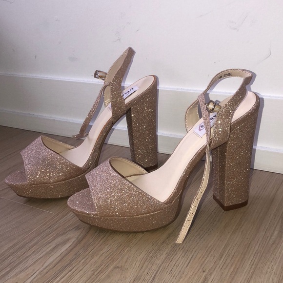 Beautiful sparkly high heels - Picture 1 of 5